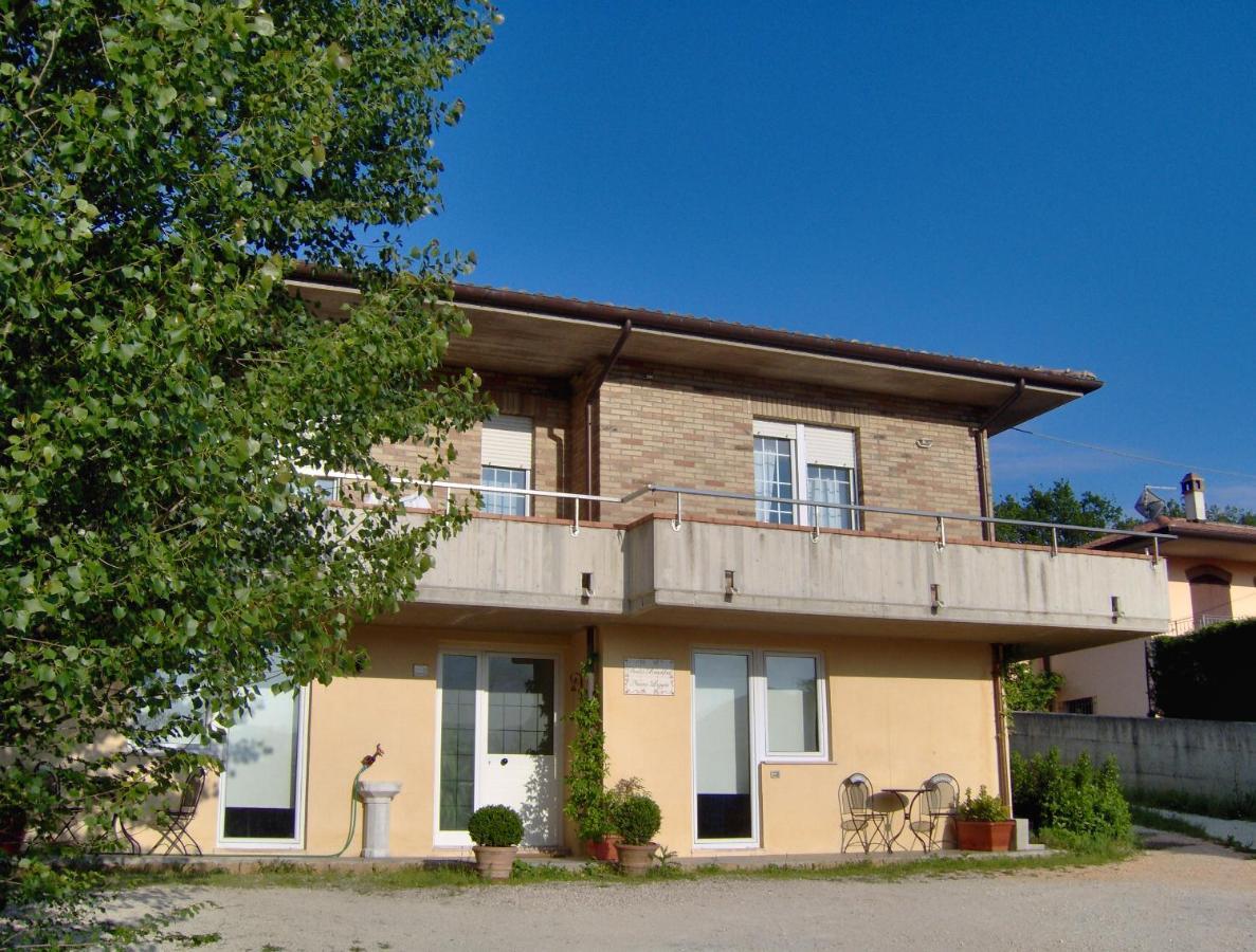 Antica Loggia Hotel Фабриано Екстериор снимка