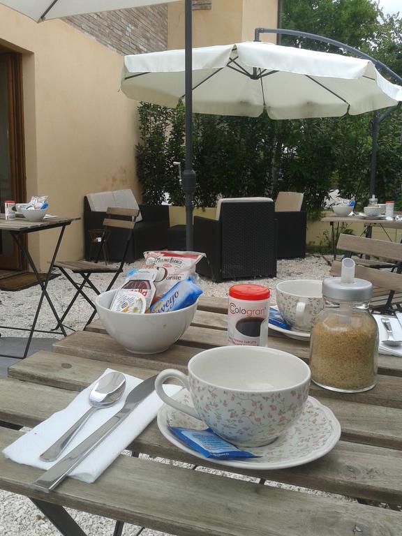Antica Loggia Hotel Фабриано Екстериор снимка