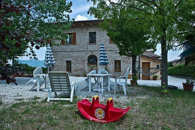 Antica Loggia Hotel Фабриано Екстериор снимка