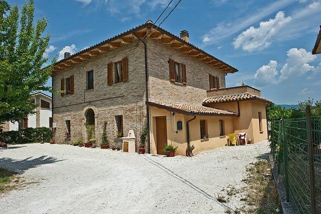 Antica Loggia Hotel Фабриано Екстериор снимка